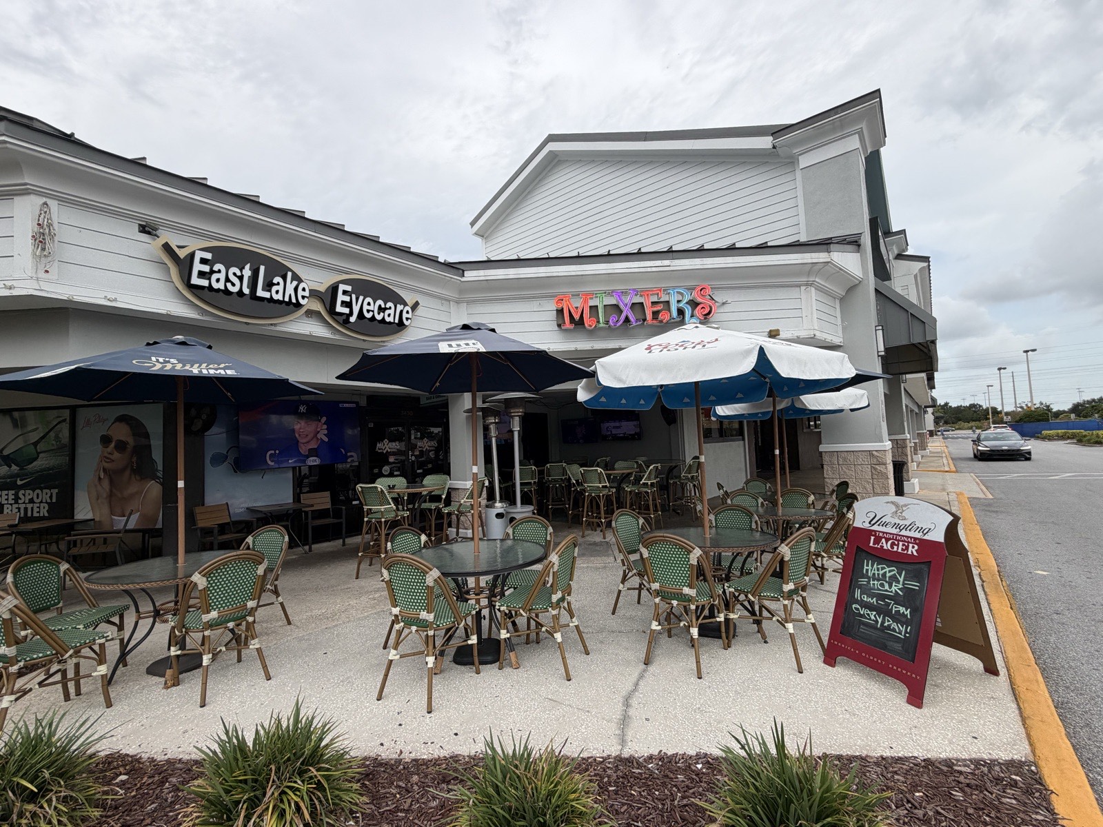 Mixers Bar and Grill